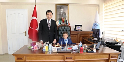 Keban’da Kaymakamlık  ve Belediye Başkanlığı Koltukları Çocuklara Emanet