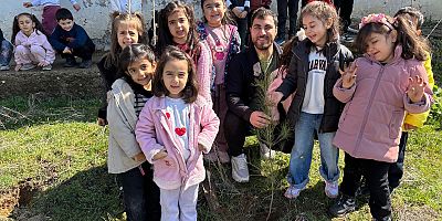 Keban'da öğrenciler Orman Haftasında Ağaç diktiler