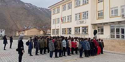 Keban'da okullarda Deprem Şehitleri Rahmetle Anıldı