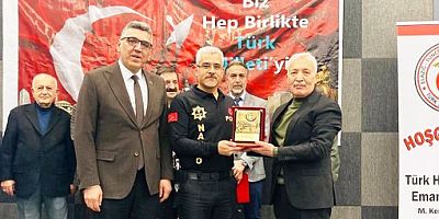 Keban Eski Belediye Başkanı Çelik Bağımlılık konulu panelde plaket verdi