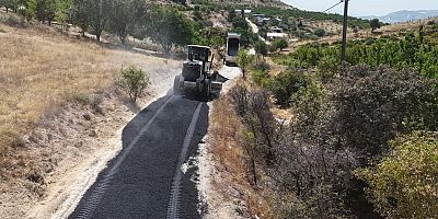 Keban'ın Gökbelen  köyü yolunda asfaltlama çalışması