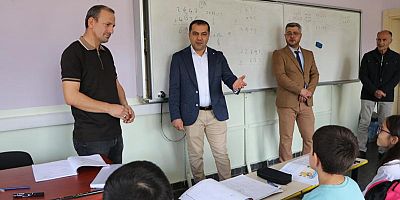 Keban  Kaymakamı Onur Fevzi Çakmak İlkokulunu ziyaret etti
