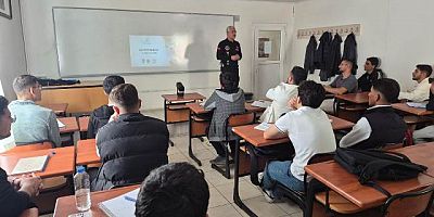 Keban Meslek Yüksekokulunda “Uyuşturucu ile Mücadele” Semineri Düzenlendi 